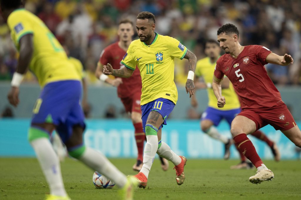 Neymar e Danilo não jogam mais na fase de grupos da Copa do Mundo