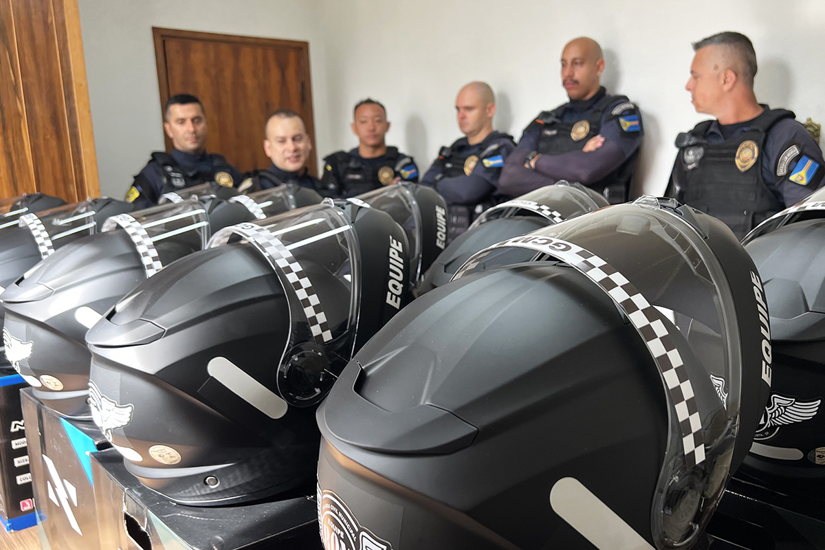 Equipe ROM da Guarda Civil Municipal de Bragança Paulista recebe novos capacetes