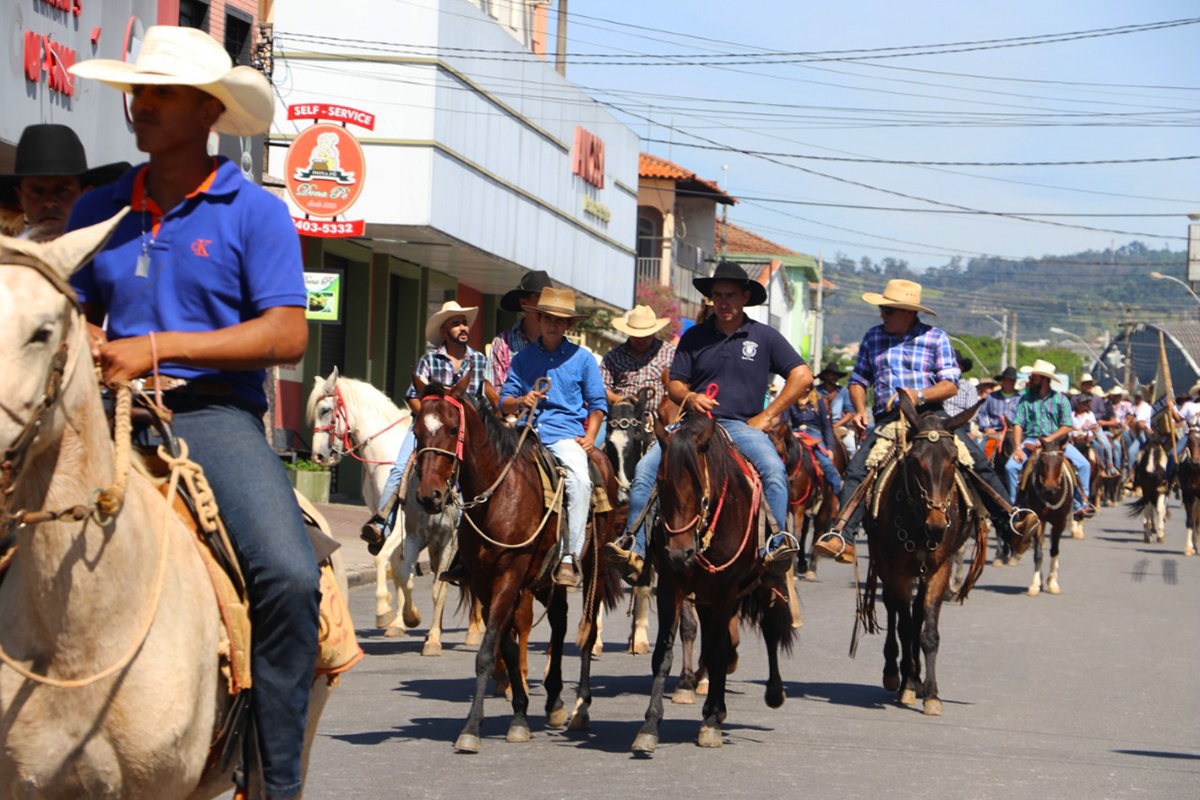 Tradicional Cavalhada marca início das festividades da 56ª Expoagro e 29ª Festa do Peão de Bragança Paulista