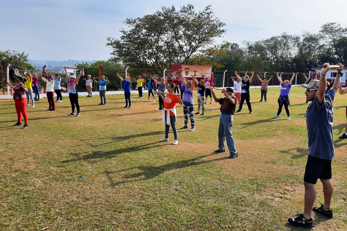 Prefeitura oferece aulas gratuitas de ginástica para a população no Campo do Jardim da Fraternidade