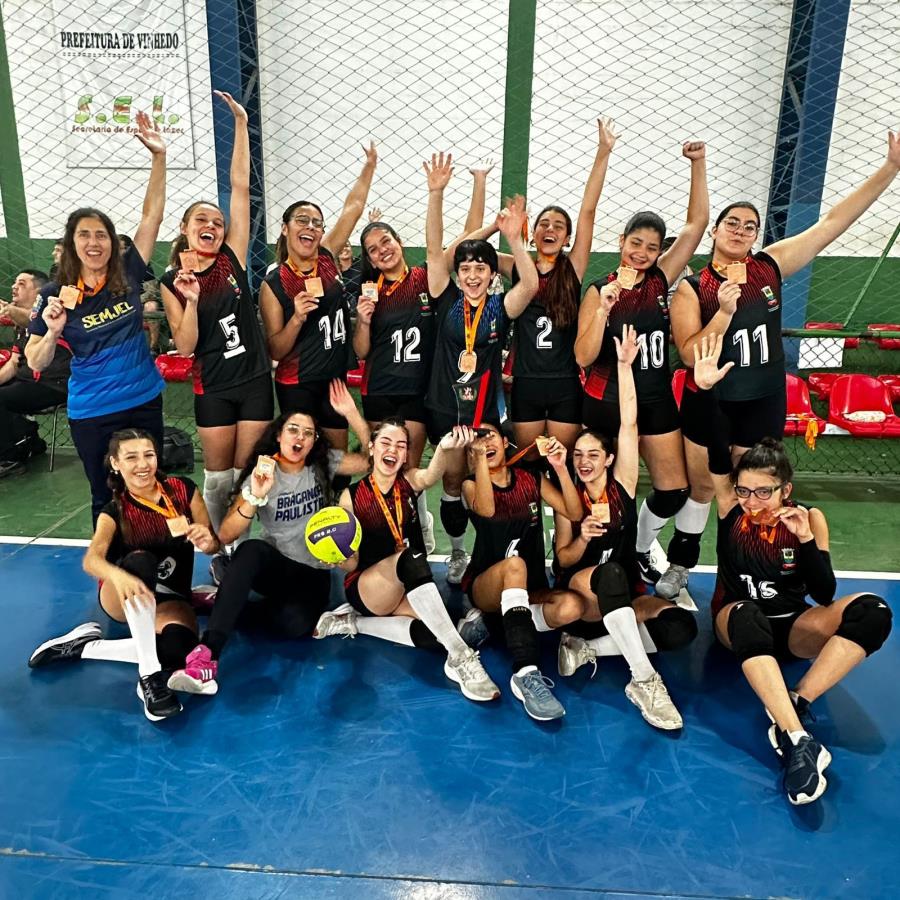 Equipe de Voleibol Feminino Sub-17 conquista terceiro lugar na Liga Vinhedo de Voleibol 2023