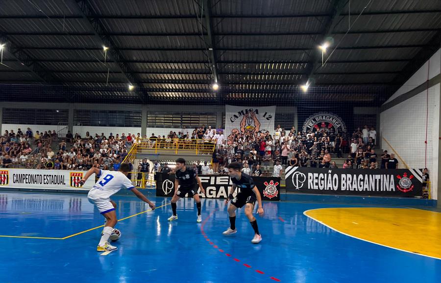 Grande público prestigia jogo entre ADES/SEMJEL Futsal e Corinthians