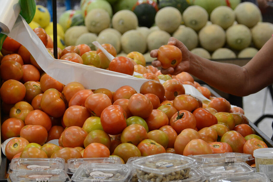Batata, tomate e banana ficam até 26% mais caros e fazem custo de vida do brasileiro subir