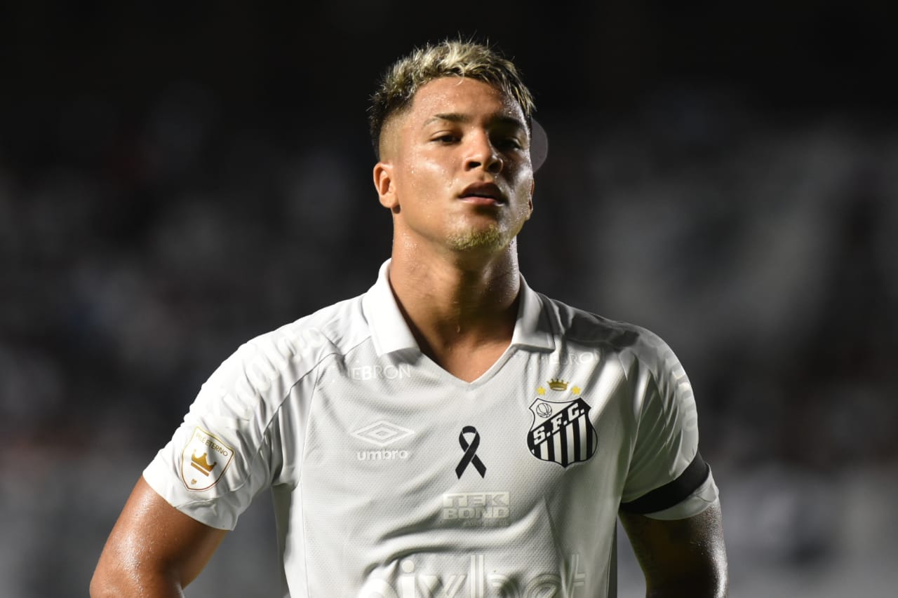 Santos acerta venda de Marcos Leonardo ao Benfica, de Portugal