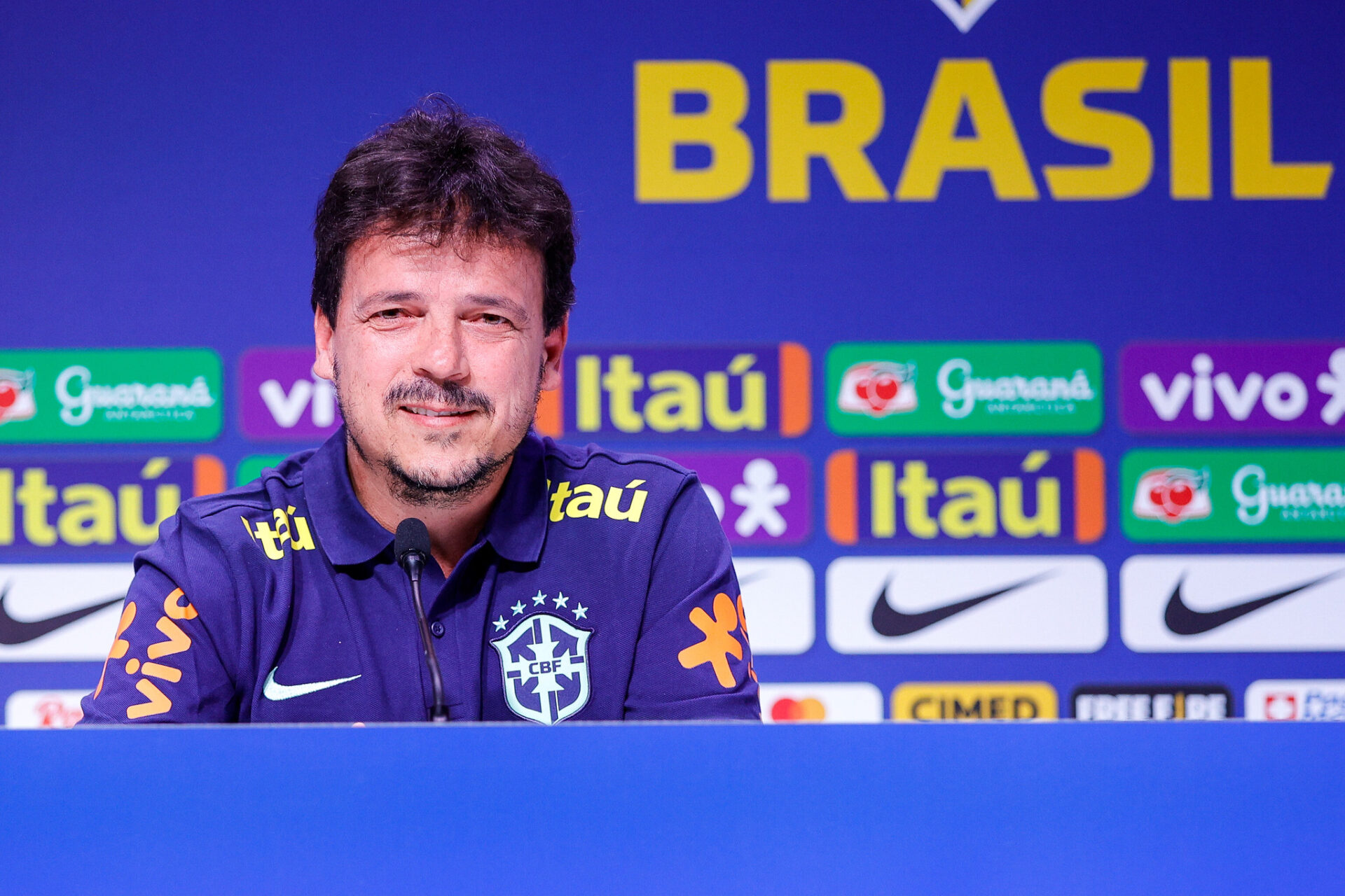 Técnico Fernando Diniz é demitido da Seleção Brasileira