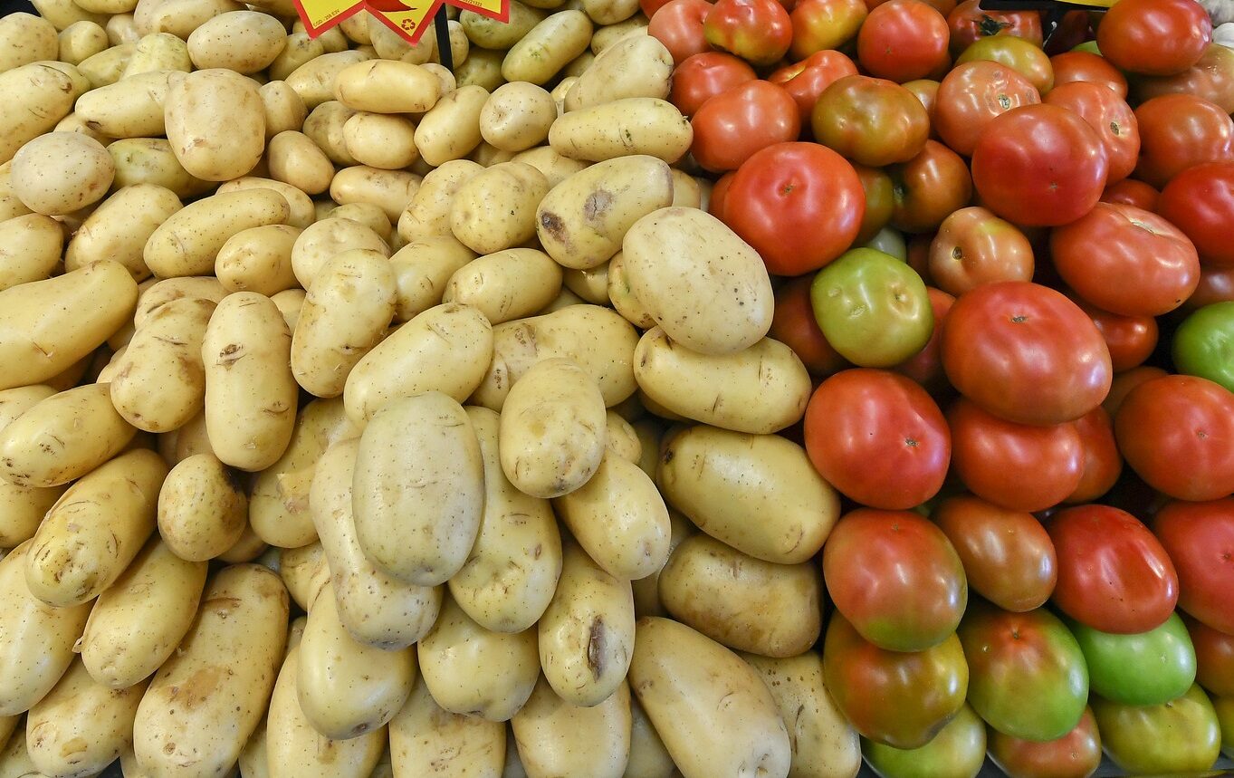 Com batata, carne e tomate mais caros, prévia da inflação oficial abre 2024 em alta