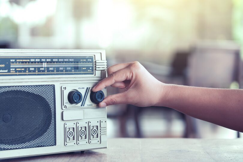 Pesquisa mostra que mais de 75% da população consome rádio no Brasil
