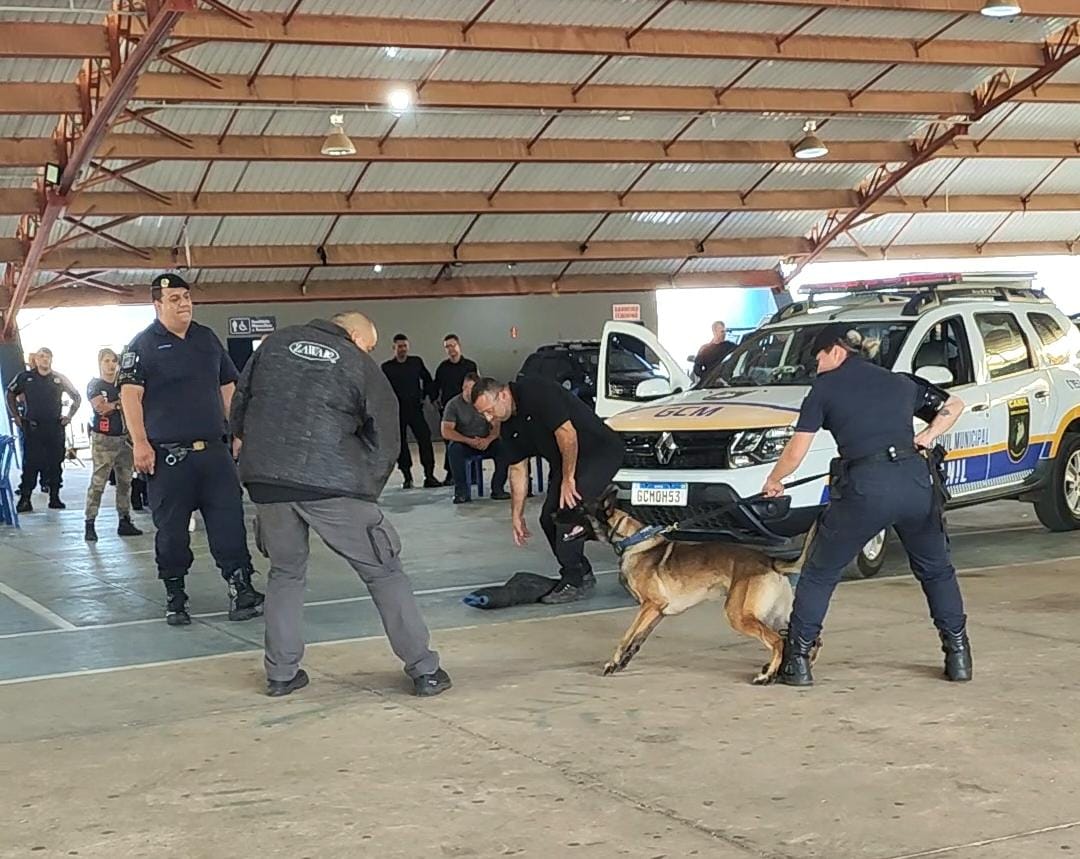 Equipe do canil da GCM de Bragança Paulista participa de 1º Seminário de Cães de Polícia da GCM de Socorro-SP